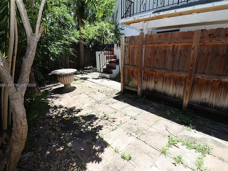 915 NE 16th Ter #5 — Photo 10