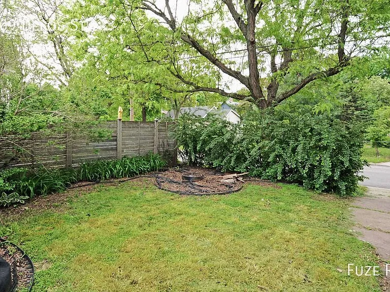 109 Delos St W — Photo 22