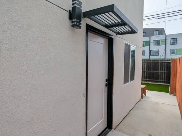 8305 Barnsley Ave, Los Angeles, CA 90045