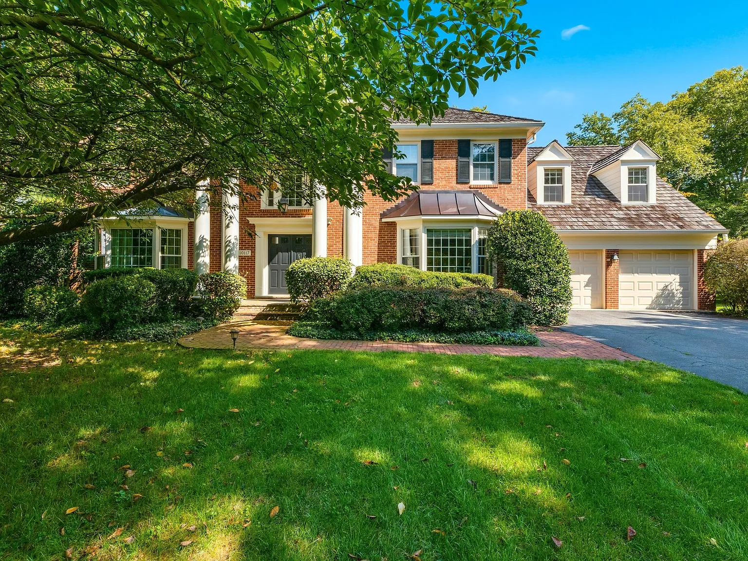 5 bed, 4.5 bath, 6124 sqft, $7,200 — Photo 1