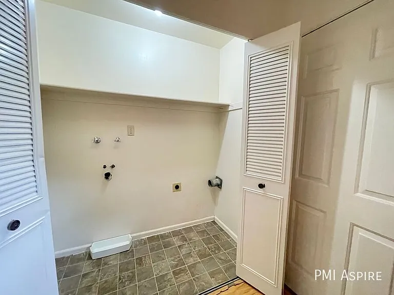 19 Reed Pl — Photo 6