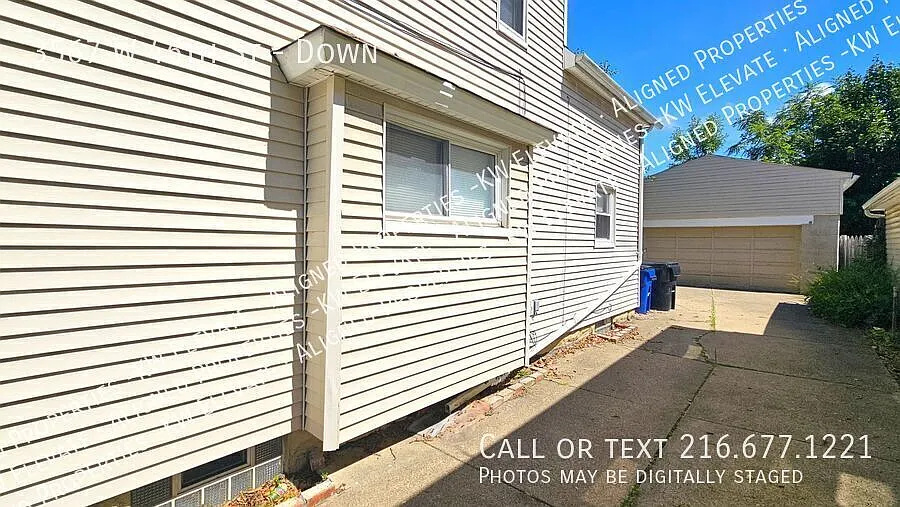 Beautifully Restored 2 Bedroom + Bonus Room First Floor Living in Cleveland! — Photo 2
