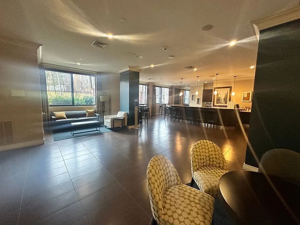 2451 Midtown Ave #518