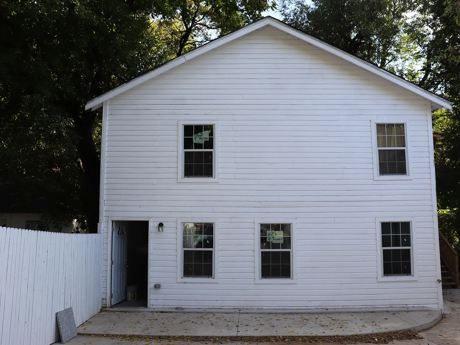 1908 NW 8th St — Photo 1