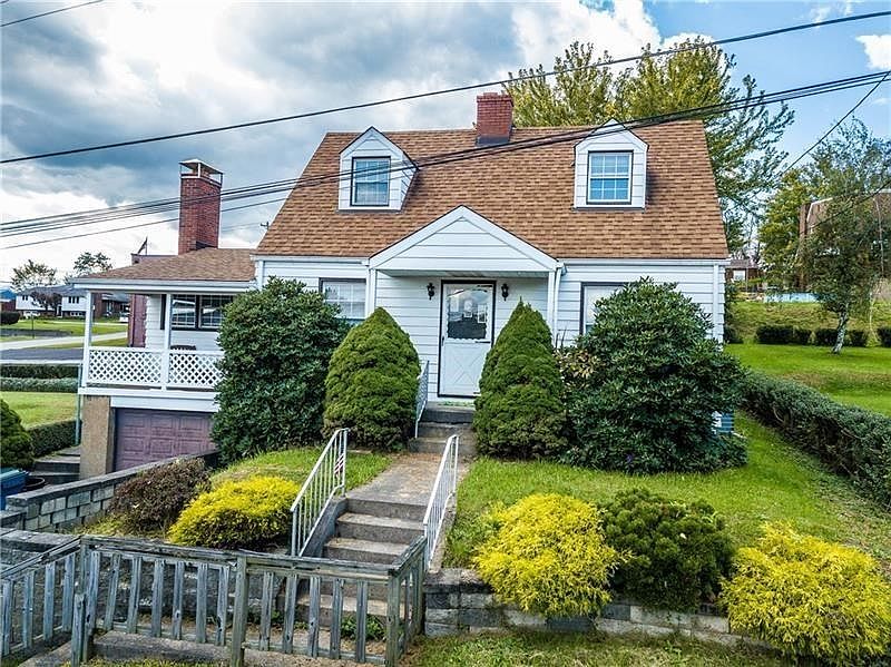 Charming home in a great neighborhood.  You'll love this location!