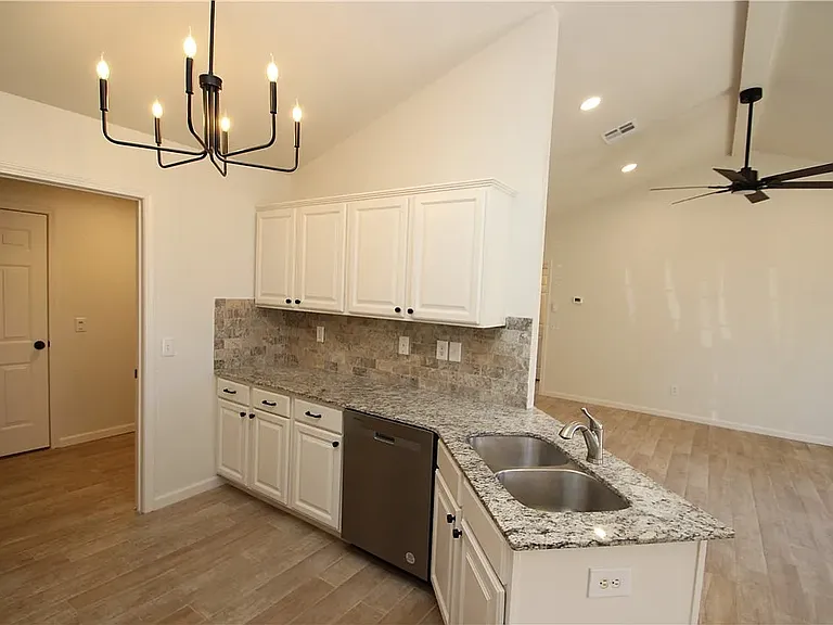 1601 SE Audry Ln — Photo 5