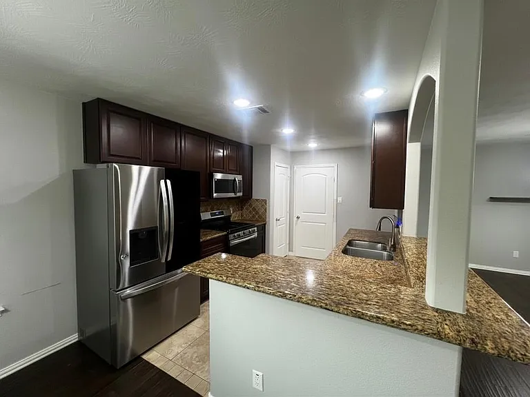 25314 Laurel Green St — Photo 13