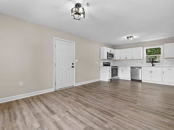 4th image of 111 Aspenwood Dr