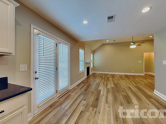 3rd image of 1063 Spicer Dr