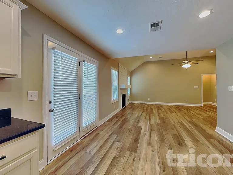 1063 Spicer Dr — Photo 4