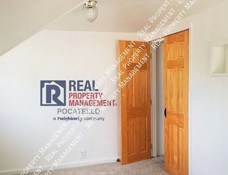 517 E Cedar St — Photo 14