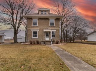 513 N Center St, Colfax, IL 61728