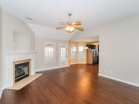 5th image of 10790 Wellington Dr
