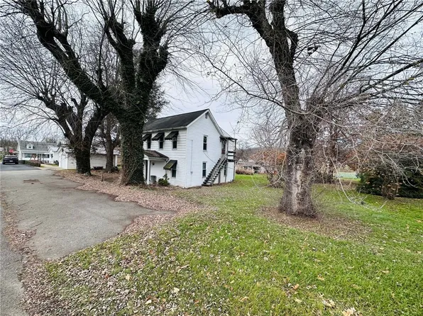 24 Cottage Ave, Masontown, PA 15461
