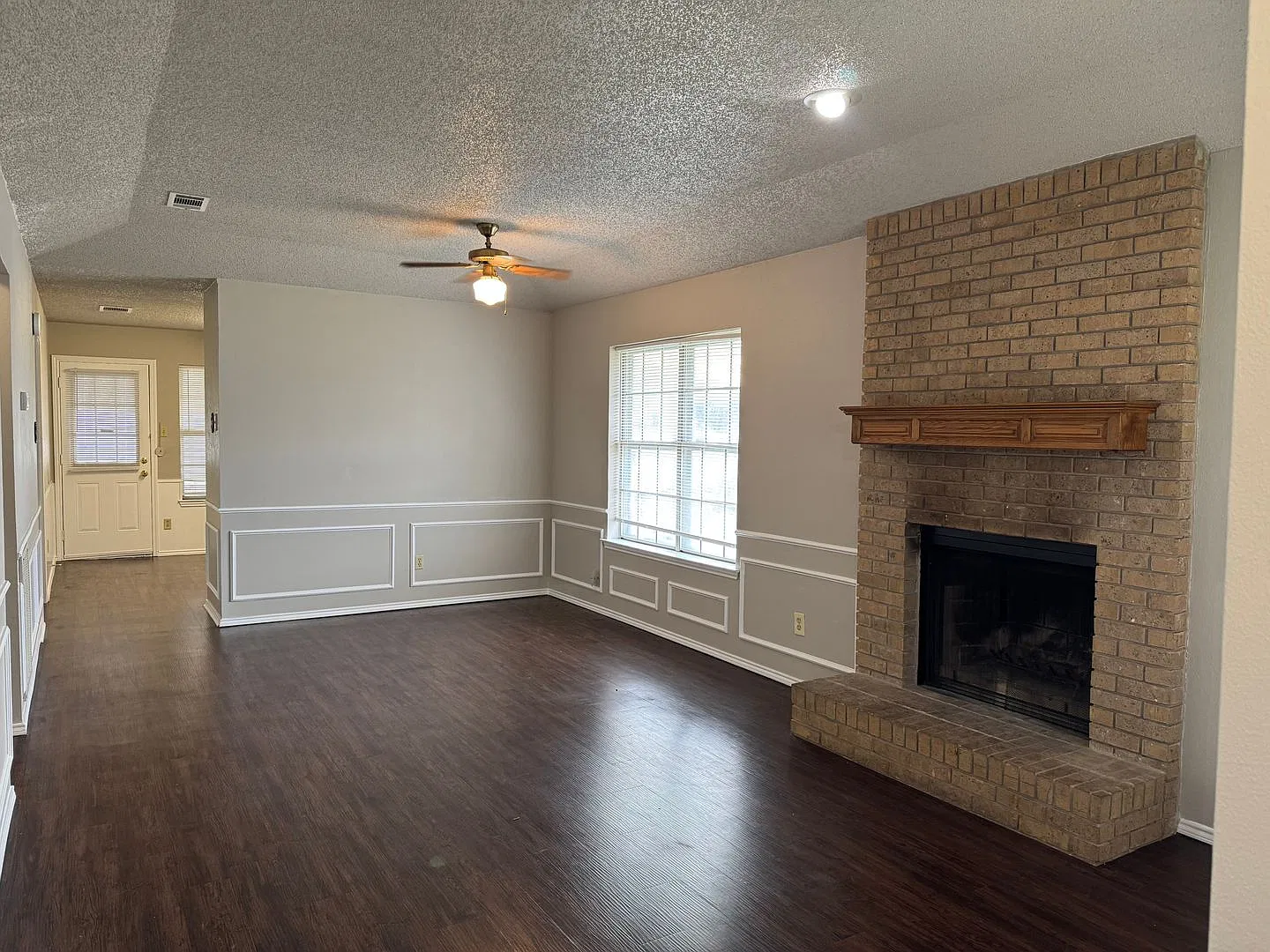 501 Guerin Dr, Arlington, TX 76012 — Photo 2
