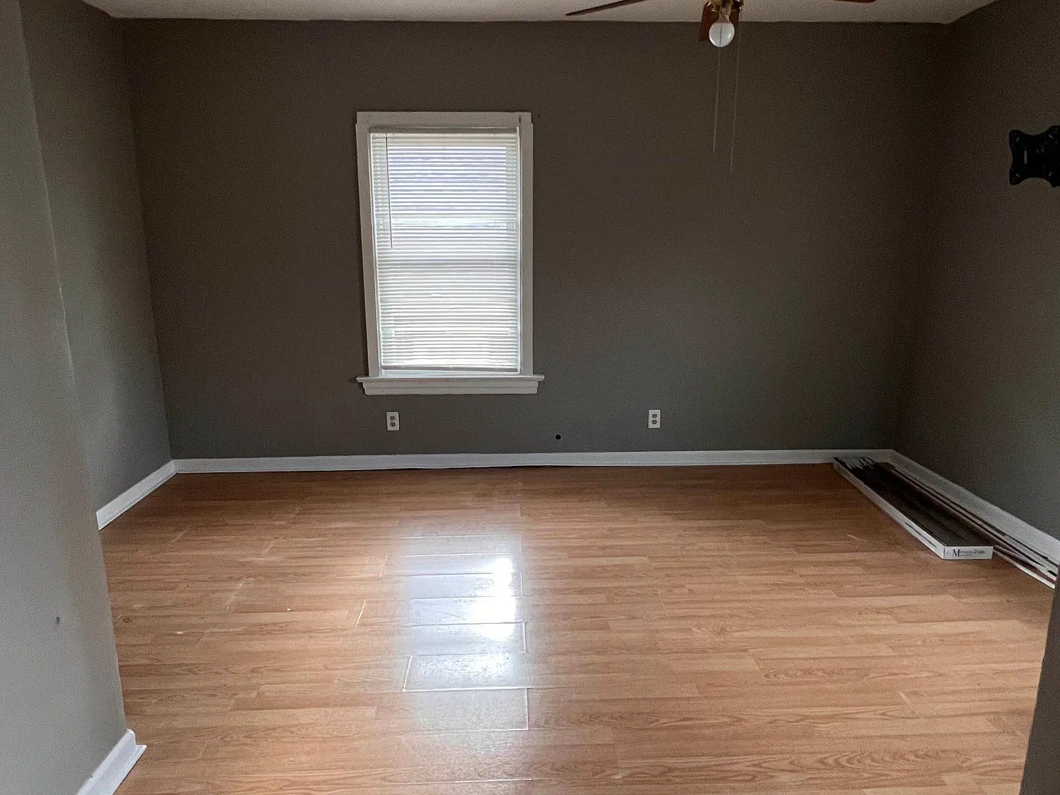 3 bed, 10 sqft, $1,600 — Photo 2