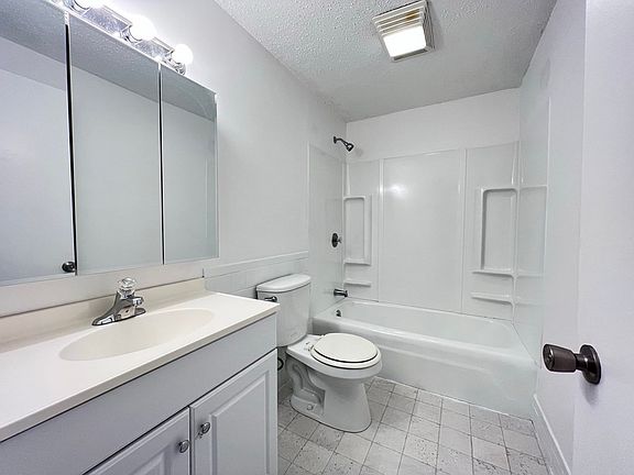 4th image of 55 Greentree Ln APT 28