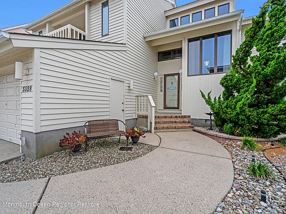 4th image of 3328 Long Point Dr