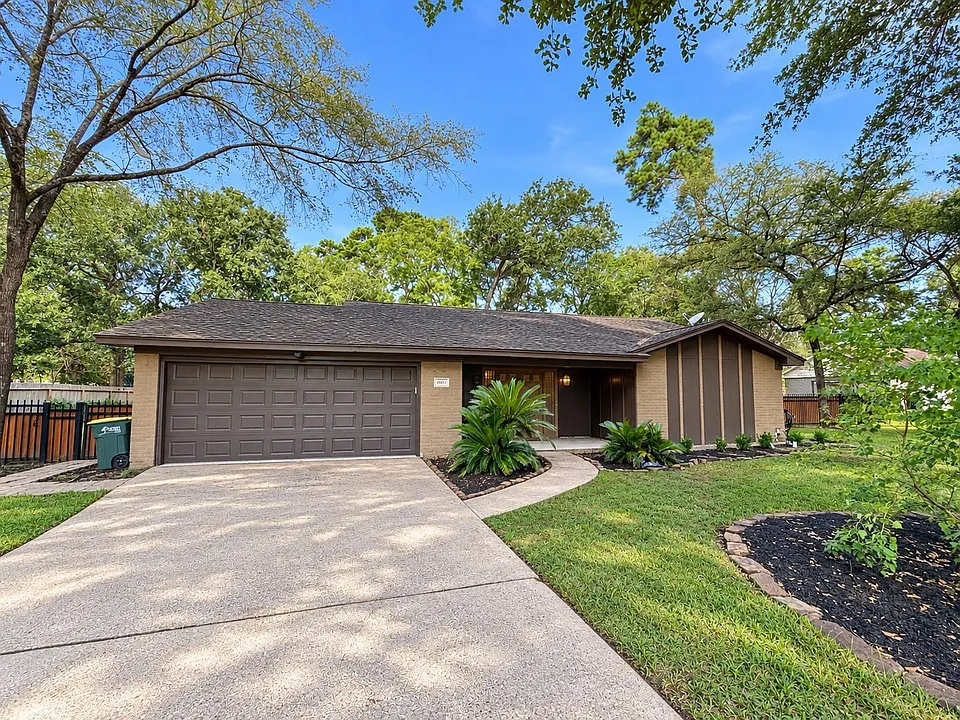26411 Maplewood Dr