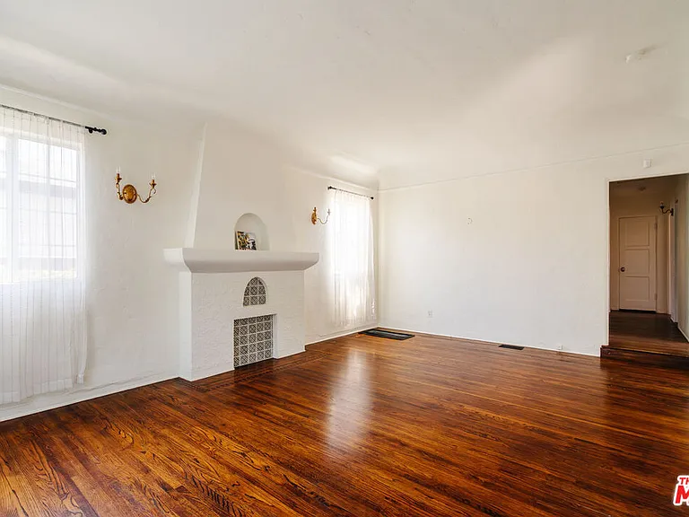 2735 Clyde Ave — Photo 9