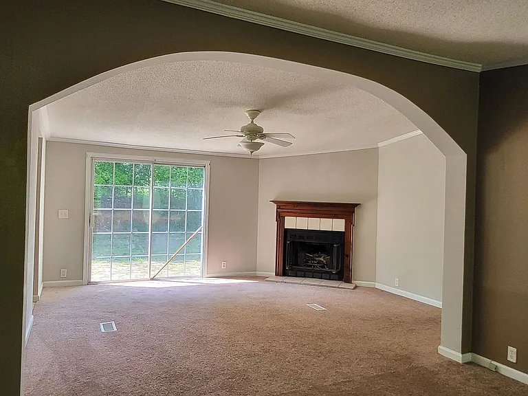 243 Chase Dr — Photo 4