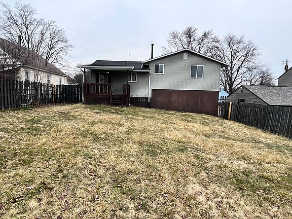 3rd image of 1614 27th St NE