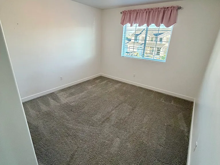 1477 E 3125 N — Photo 23