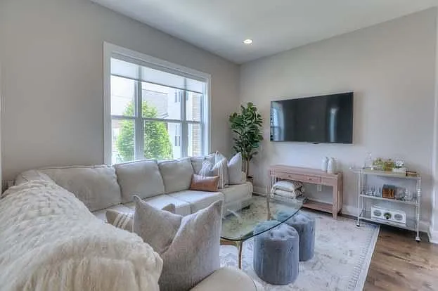 522 Vernon Cir — Photo 5