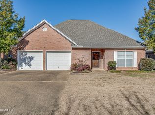 20 Spring Lake Cir, Pearl, MS 39208