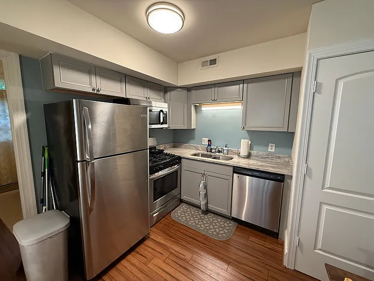 4 N Auburn Ave — Photo 2