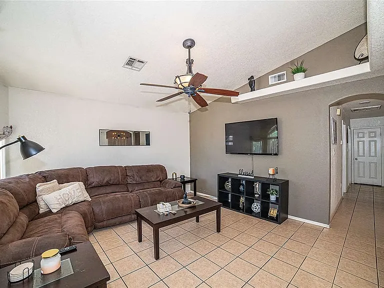 5435 E 30th Pl — Photo 2