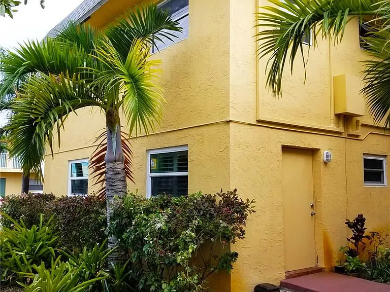 4051 N Dixie Hwy #103 — Photo 4