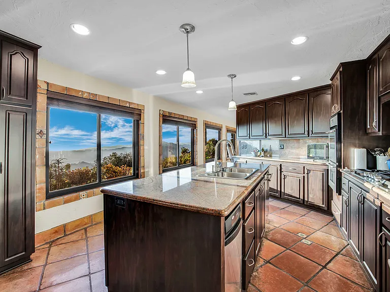 135 Loma Metisse Rd — Photo 10