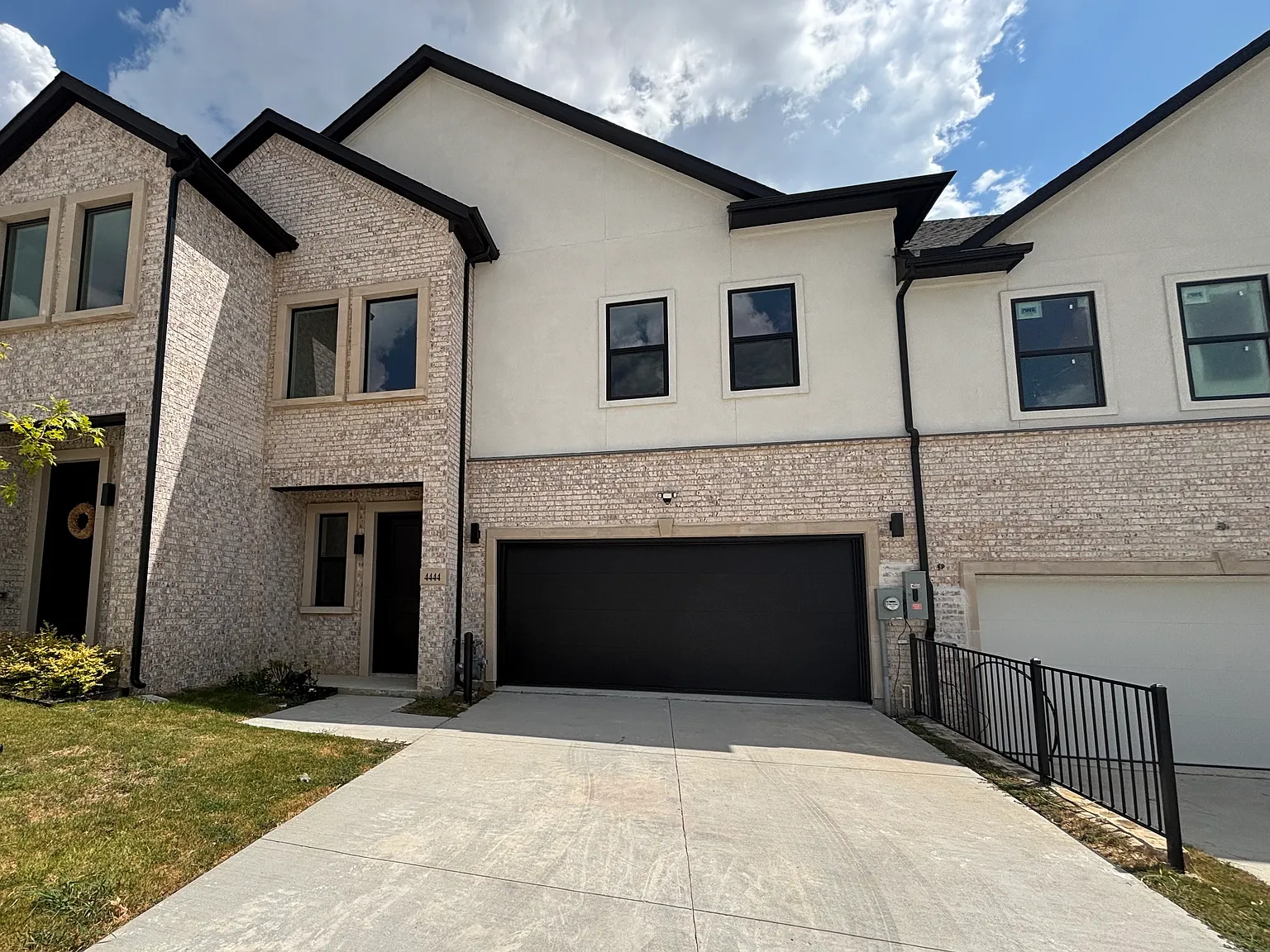 3 bed, 2.5 bath, 2120 sqft, $3,000 — Photo 1