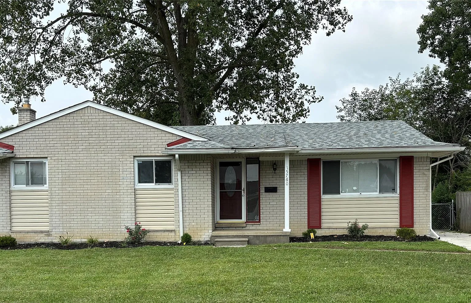 4 bed, 1.5 bath, 1148 sqft, $1,700 — Photo 1