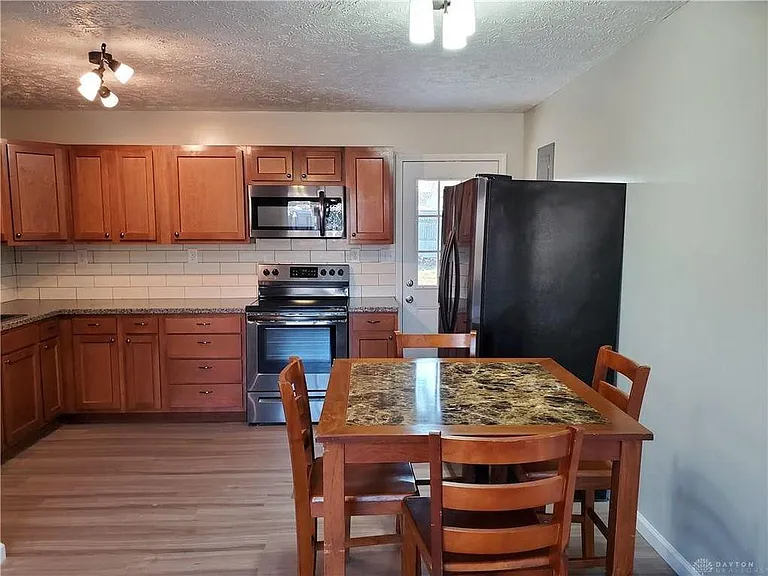 1015 Boylan Dr — Photo 2