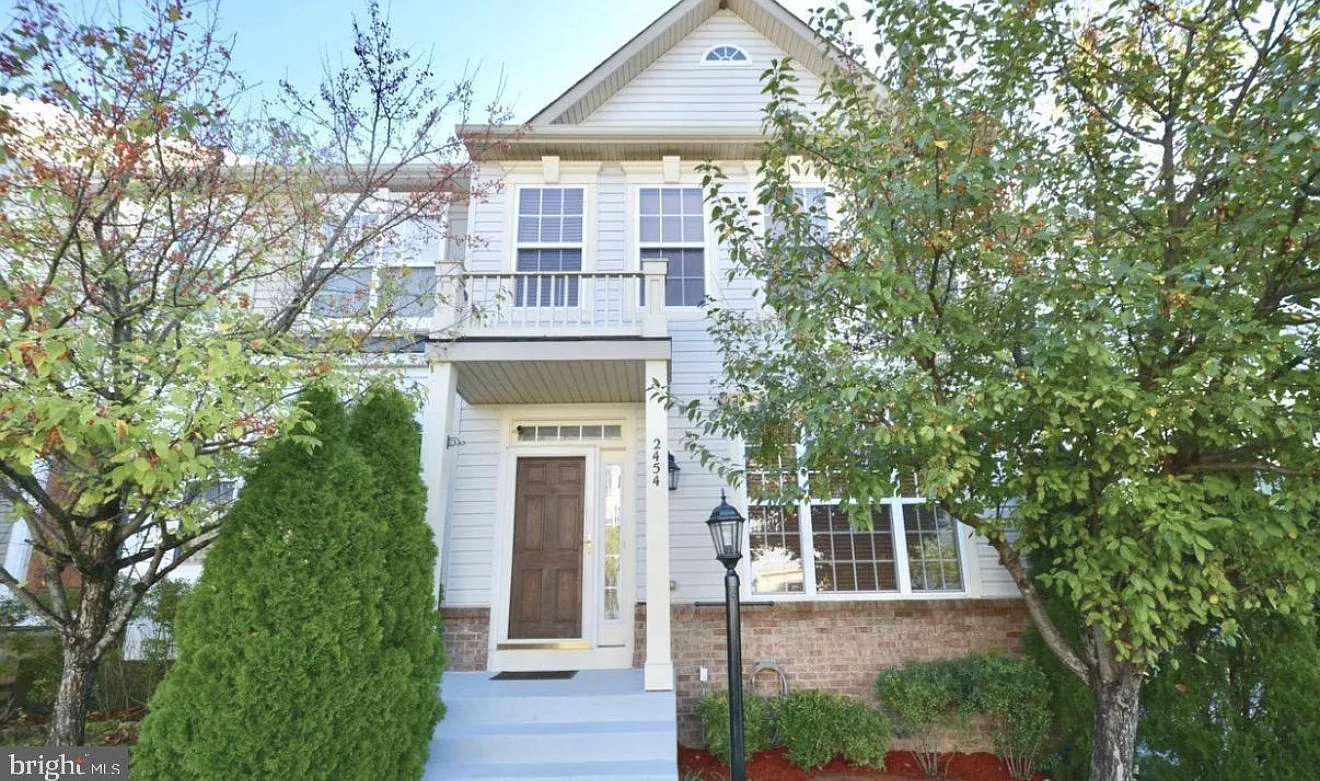 4 bed, 3.5 bath, 2320 sqft, $2,850 — Photo 1