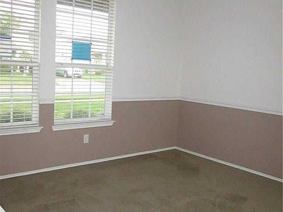 3rd image of 5009 Williamette Ln