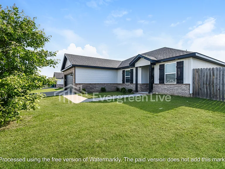 370 N Mojave St — Photo 2
