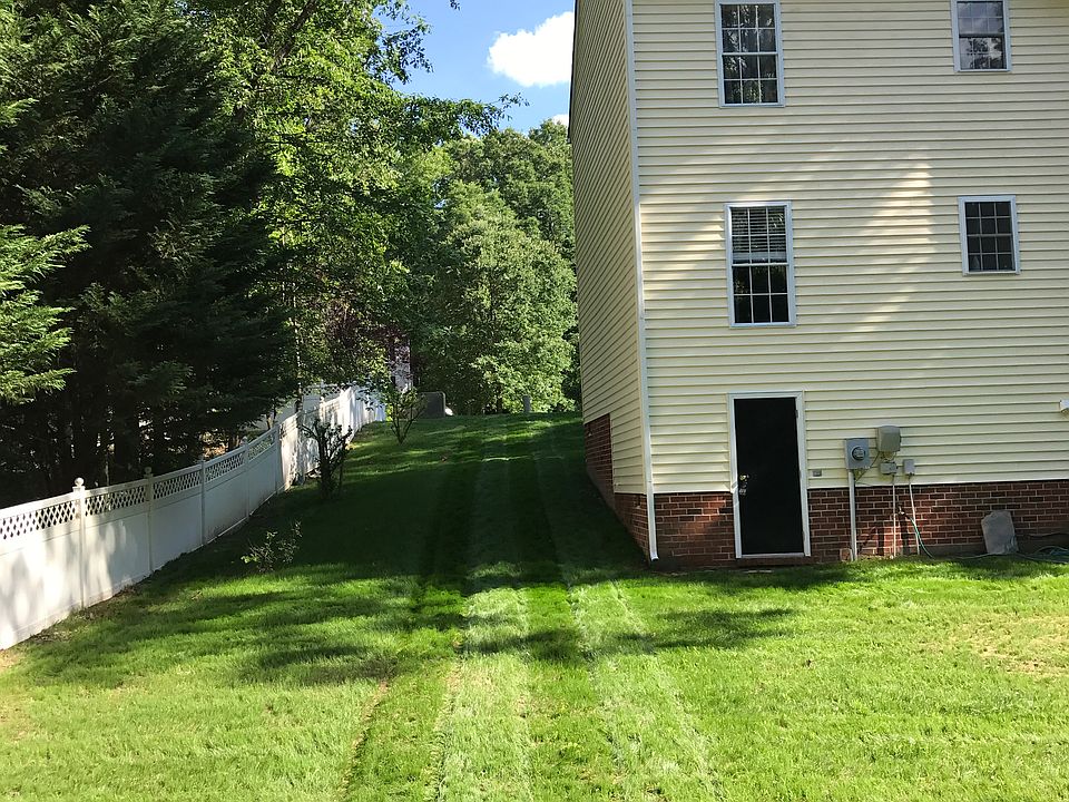 2nd image of 5006 Locksley Pl