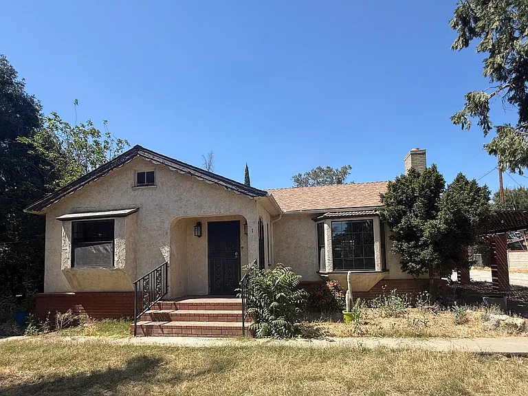 18192 Merrill Ave — Photo 2