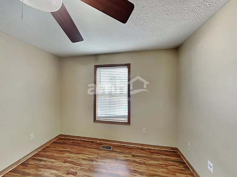5650 Winsor Woods Dr — Photo 16