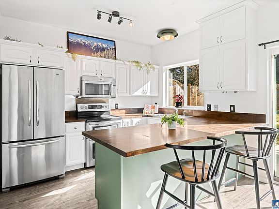 4th image of 1018 Campbell Ave