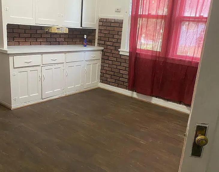 65 Domedion Ave — Photo 8