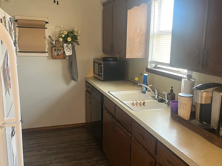 912 E Krayler Ave — Photo 3