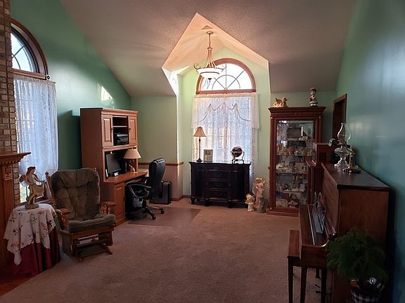 3rd image of 118 E Laura Ln #6