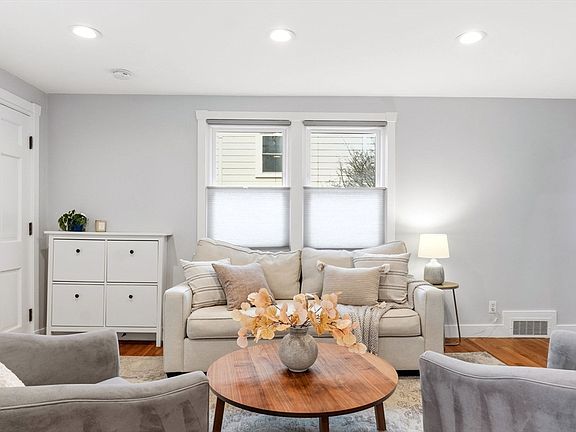 5th image of 94 Middle St