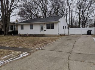 940 Rosewood Dr, Elyria, OH 44035