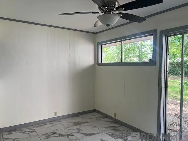 2464 Kensington Dr — Photo 18