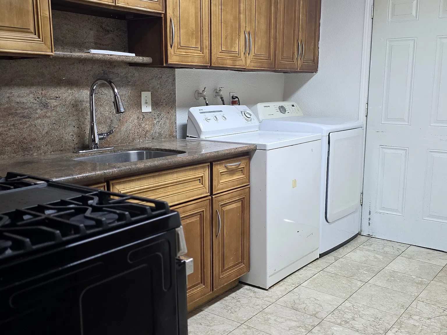 2 bed, 600 sqft, $2,300 — Photo 3